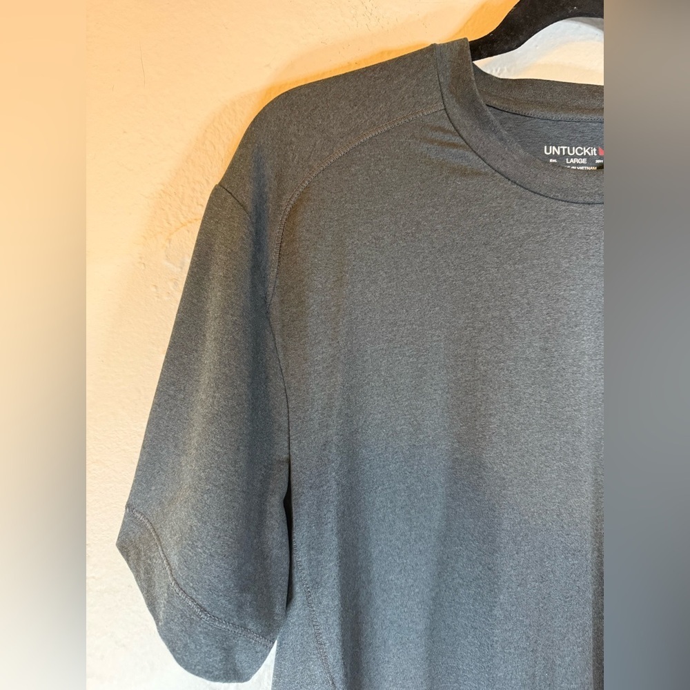 UNTUCKit Short Sleeve Crew Performance Tee in Charcoal - Picture 5 of 8